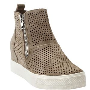 Size 8.5 Steve Madden Wedgie Sneaker